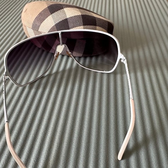 Burberry Sunglasses with Case - RARE VINTAGE - Picture 3 of 13